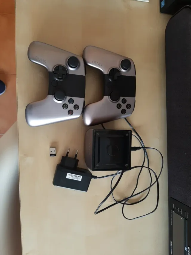 Console OUYA + 2 controller + accessori