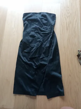 Vestido de fiesta negro, escote palabra de honor