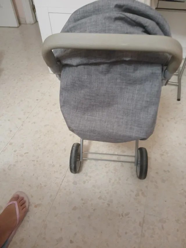Carrito de muñecas plegable gris y rosa