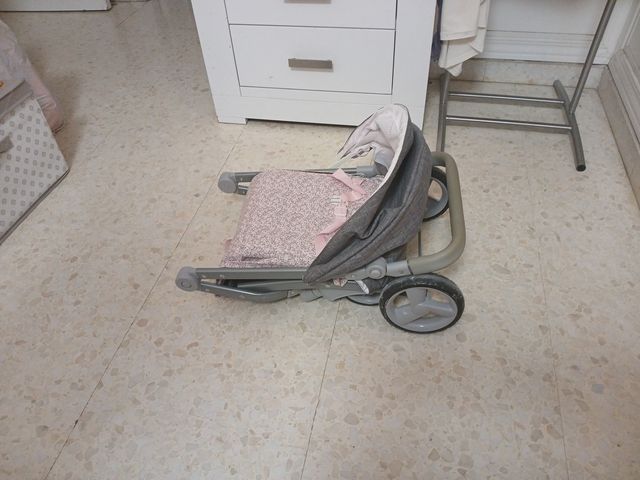 Carrito de muñecas plegable gris y rosa