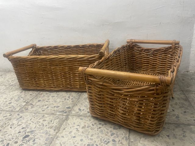 Las 2 Cestas de mimbre y madera 30€