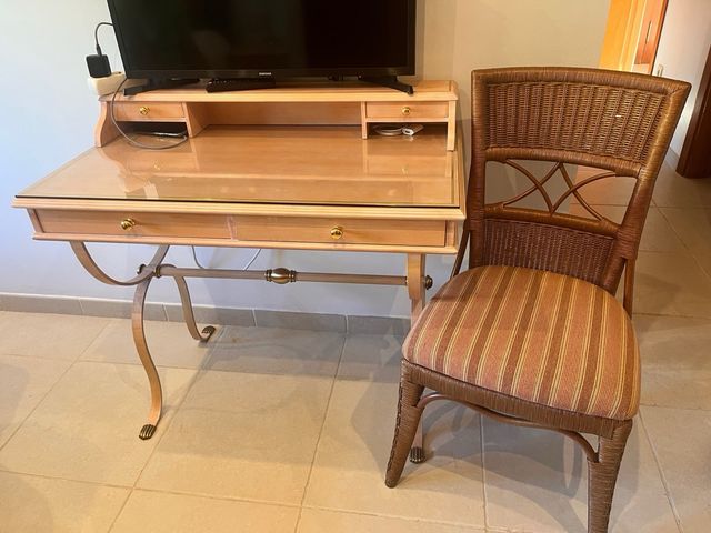 Cabezal cama + Mesita noche + Mesa y Silla Palamos