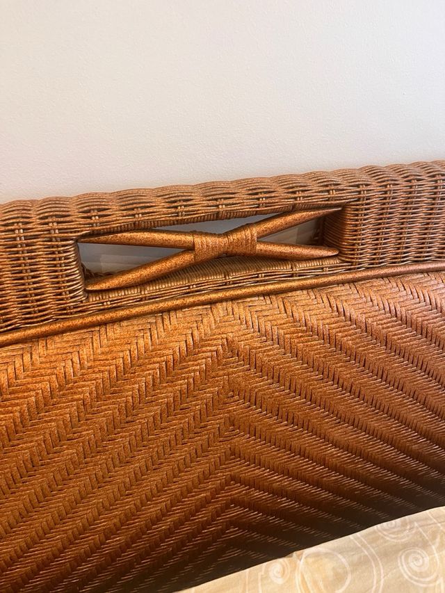 Cabezal cama + Mesita noche + Mesa y Silla Palamos