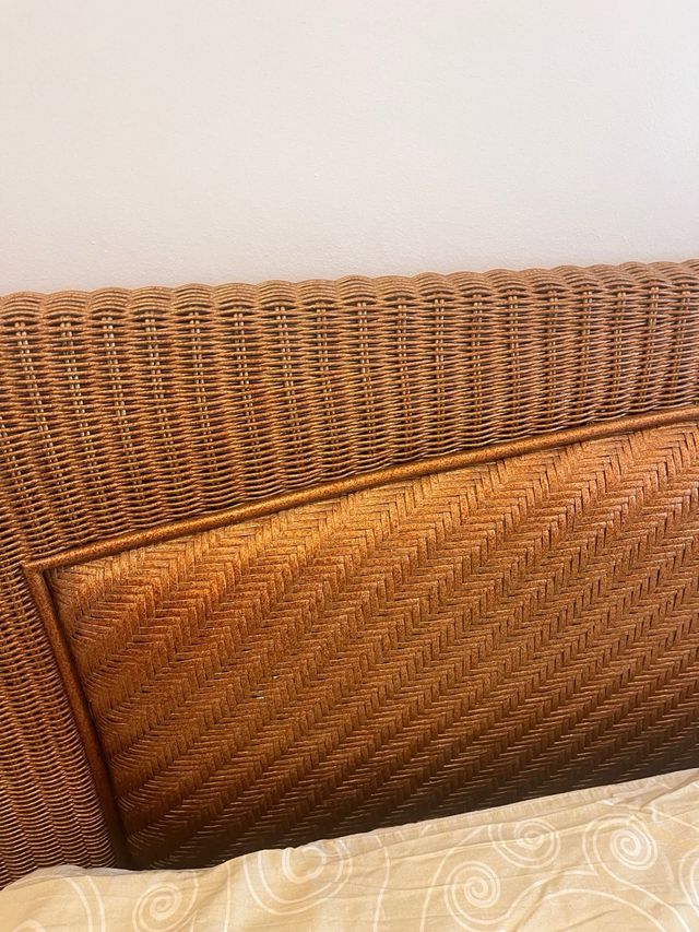 Cabezal cama + Mesita noche + Mesa y Silla Palamos