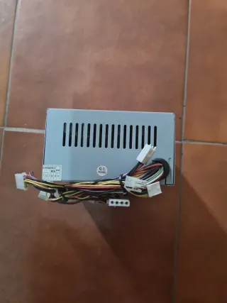 Fuente de alimentación Wintech 250W ATX