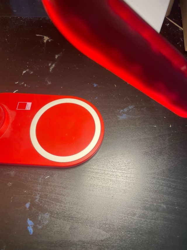 Lampada rossa con ricarica wireless