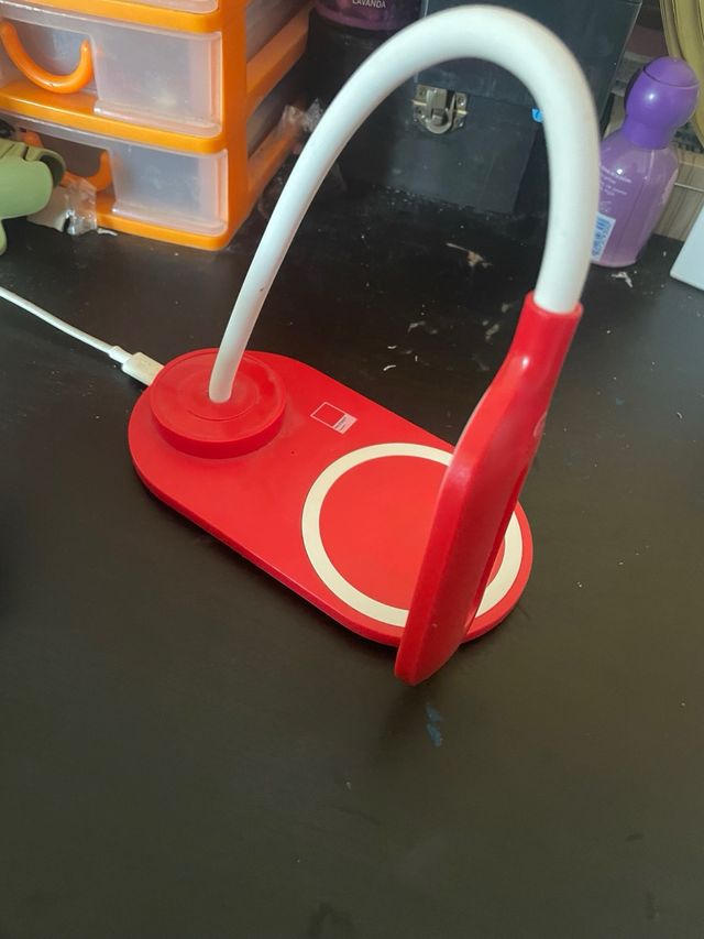 Lampada rossa con ricarica wireless