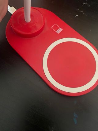 Lampada rossa con ricarica wireless