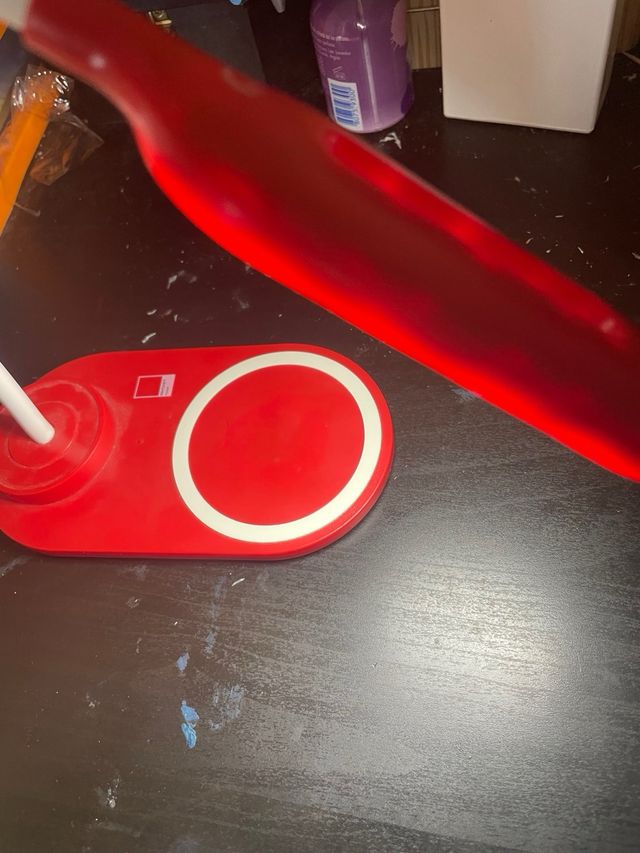 Lampada rossa con ricarica wireless