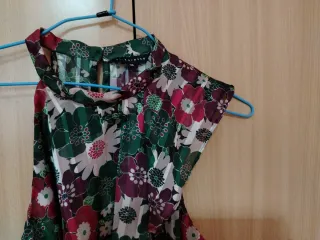 Blusa halter floral verde y multicolor