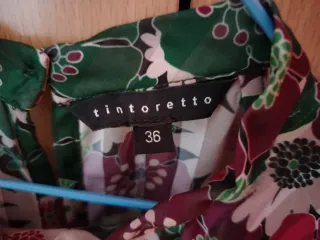 Blusa halter floral verde y multicolor