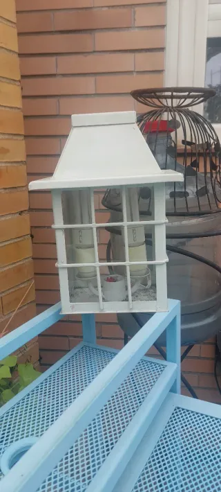 Farol de jardín blanco
