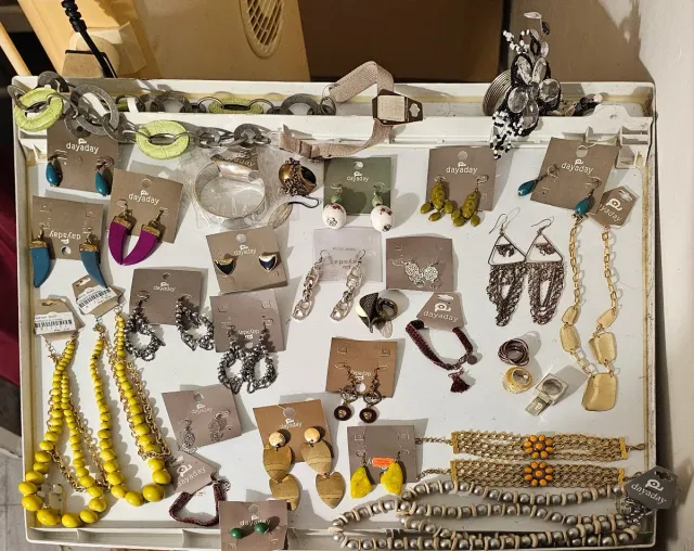 Caja de bisutería variada