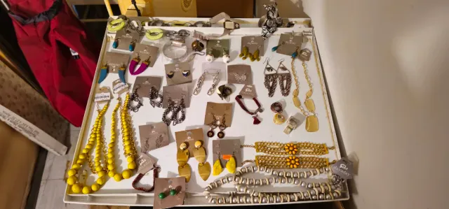 Caja de bisutería variada