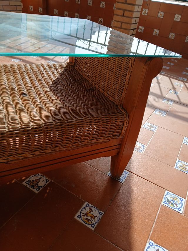 Tavolo in vimini e vetro