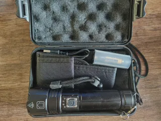 Linterna táctica potente 30W 15000LM 5000mAh