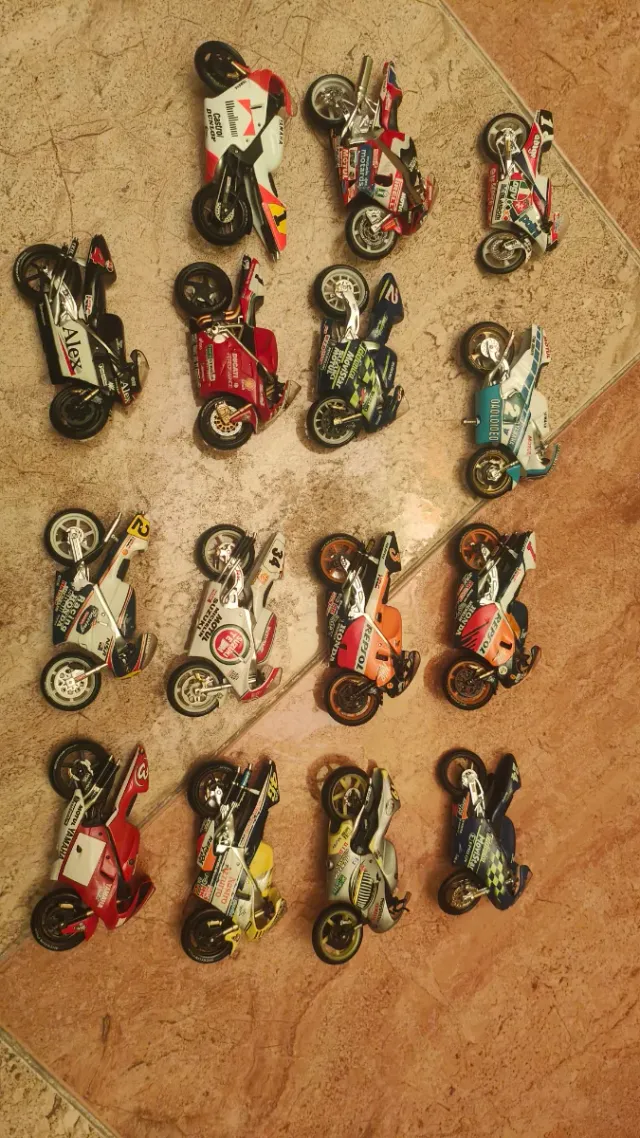 Colección de motos de juguete
