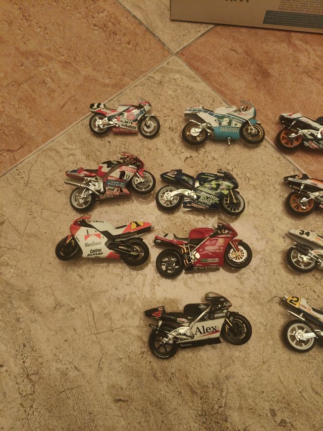 Colección de motos de juguete