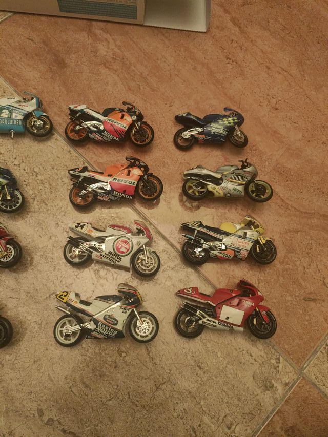 Colección de motos de juguete