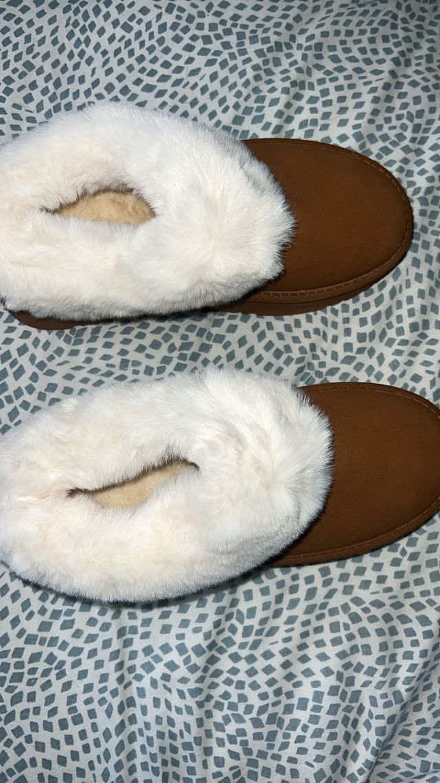 Pantuflas Marrones con Forro Blanco