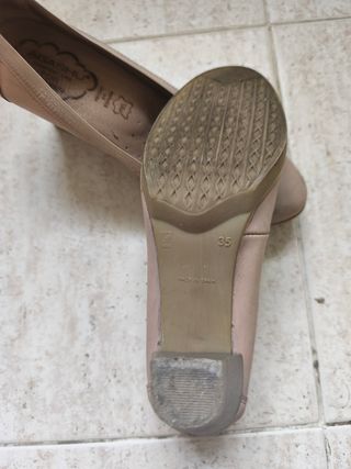 Zapatos planos AGASHU beige y plateados