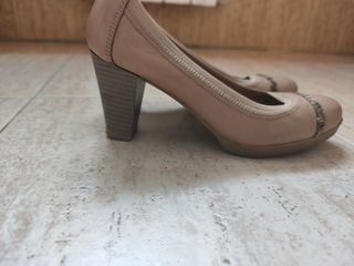 Zapatos planos AGASHU beige y plateados