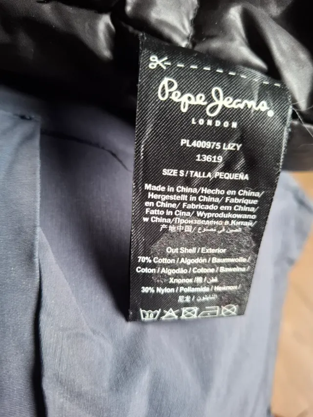 Anorak Pepe Jeans Azul Marino
Capucha desmontable,