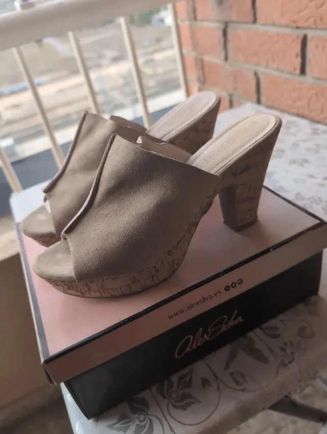 Zapatos tacón Alex Silva diseño corcho