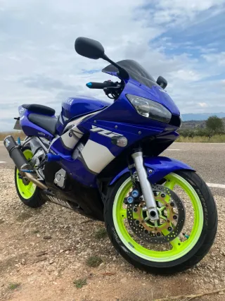 Yamaha YZF R6 Azul y Blanca 2001