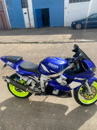 Yamaha YZF R6 Azul y Blanca 2001