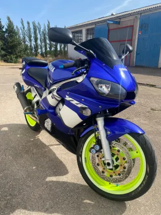 Yamaha YZF R6 Azul y Blanca 2001