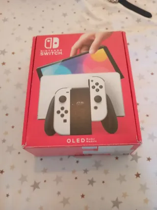 Nintendo Switch OLED bianco e nero