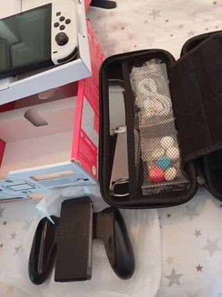 Nintendo Switch OLED bianco e nero