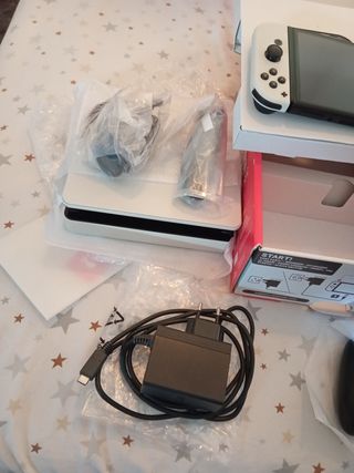 Nintendo Switch OLED bianco e nero