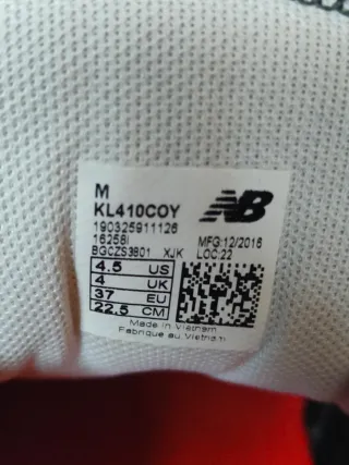 Zapatillas New Balance grises y naranjas