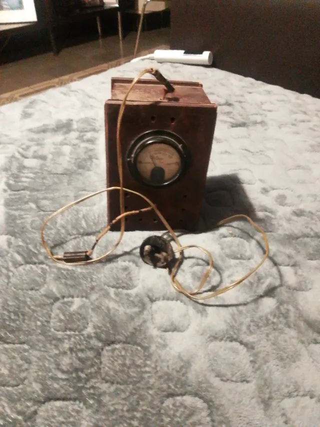 Transformador de madera con medidor