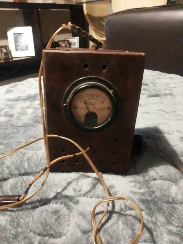 Transformador de madera con medidor