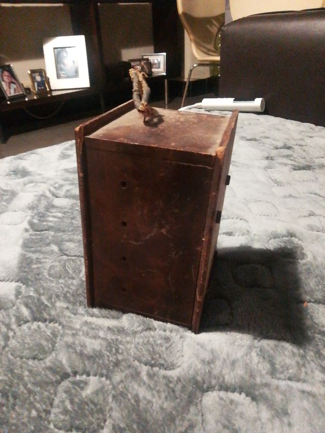 Transformador de madera con medidor