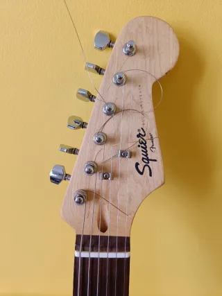 Squier Fender Stratocaster Negra