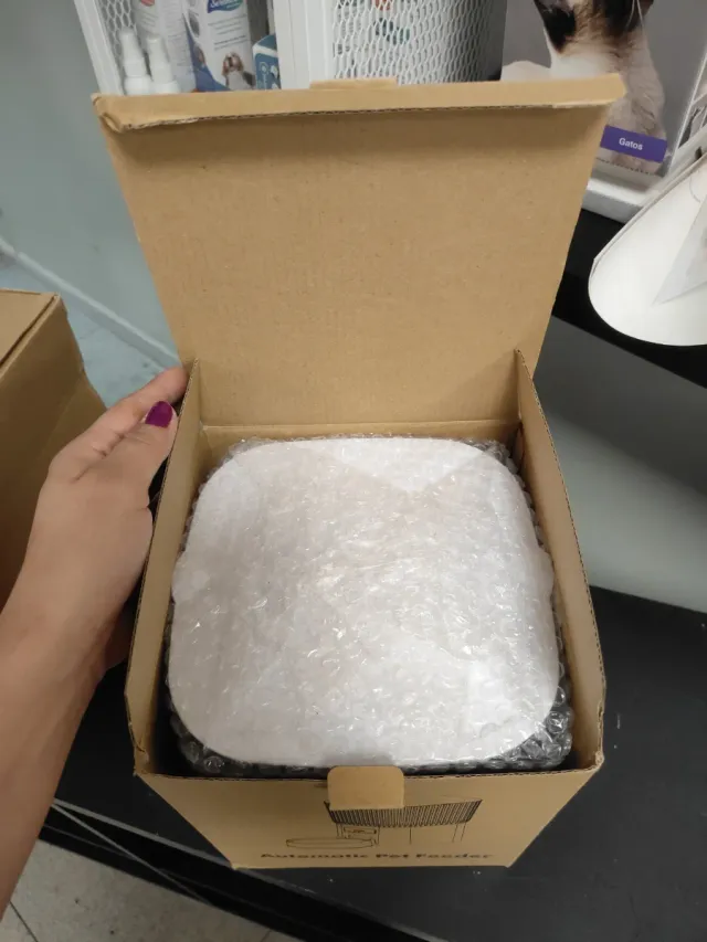 Comedero automático individual para mascotas.