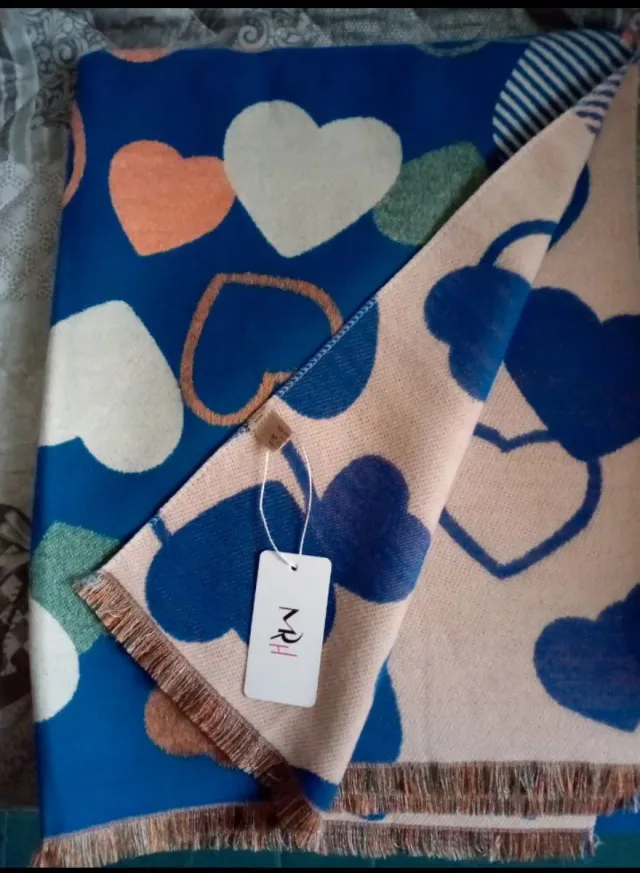 Maxi sciarpa nuova con etichetta