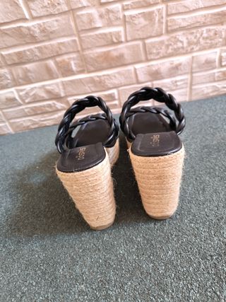 Sandalias DOSPÍES tacón cuña trenzadas