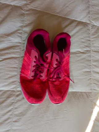 Zapatillas Adidas rosas y rojas