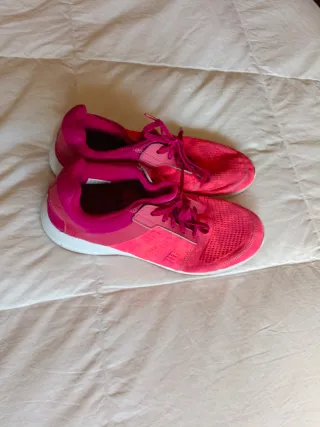 Zapatillas Adidas rosas y rojas