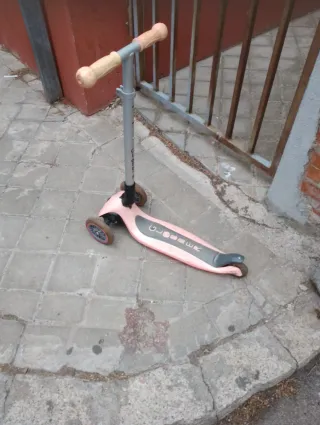 Patinete niña rosa con luces en ruedas