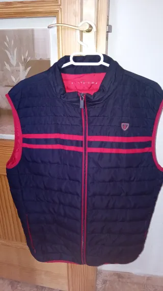 Chaleco Alvaro Moreno Azul y Rojo