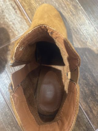 Botines marrones con cremallera y trenzado