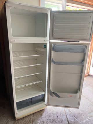Nevera blanca DEDESA
