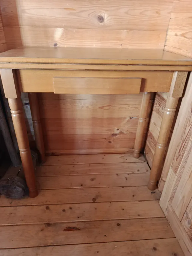 Mesa de cocina clásica desplegable