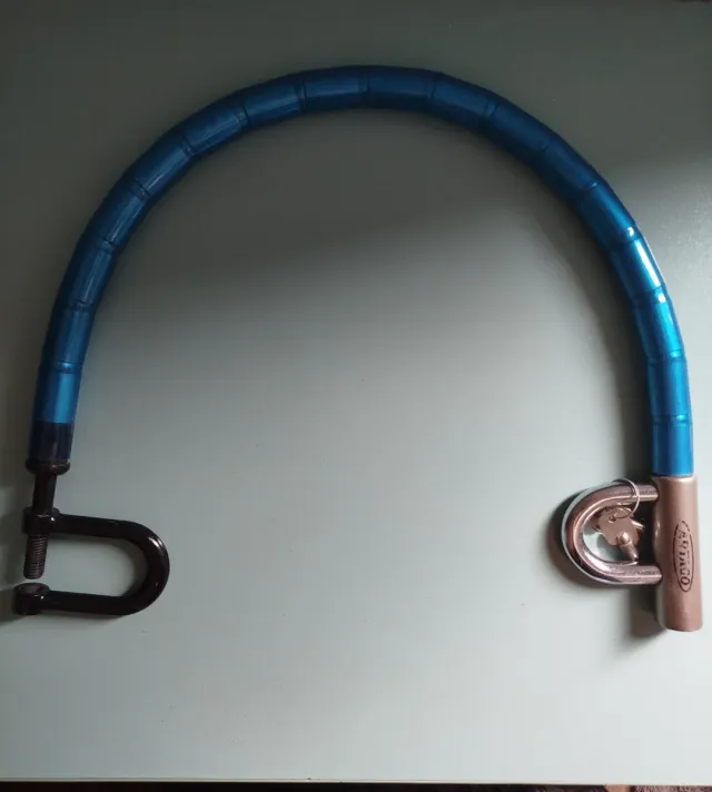 Candado U-lock azul con llave